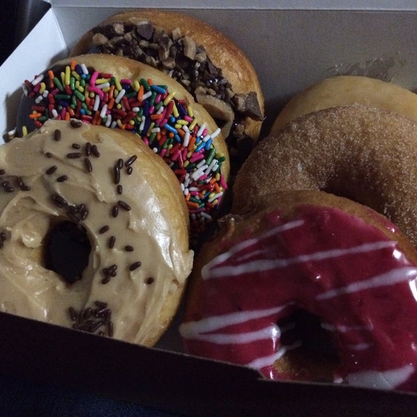 11/6/2016에 Jen S.님이 Sugar Shack Donuts &amp; Coffee에서 찍은 사진