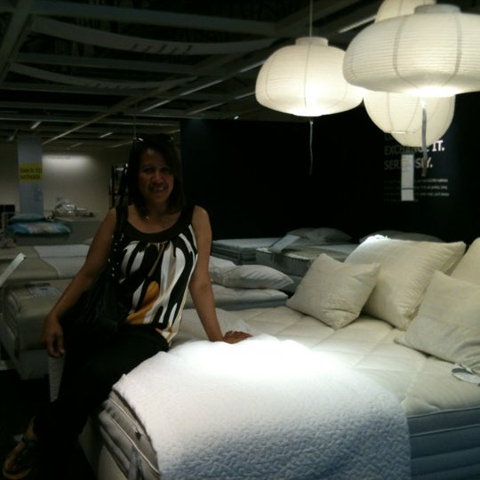 Das Foto wurde bei IKEA Calgary - Restaurant von Arlene G. am 7/24/2013 aufgenommen