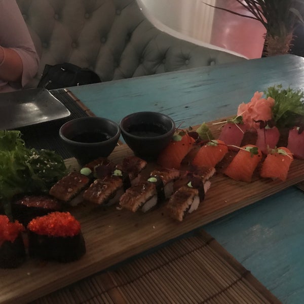 I was not expecting to have such great Asian food in Estonia. The nigiri platter, the gyoza, the Hanoi rolls, the tiger shrimps, the spice tuna... there wasn't a single bad dish. Extremely fresh.