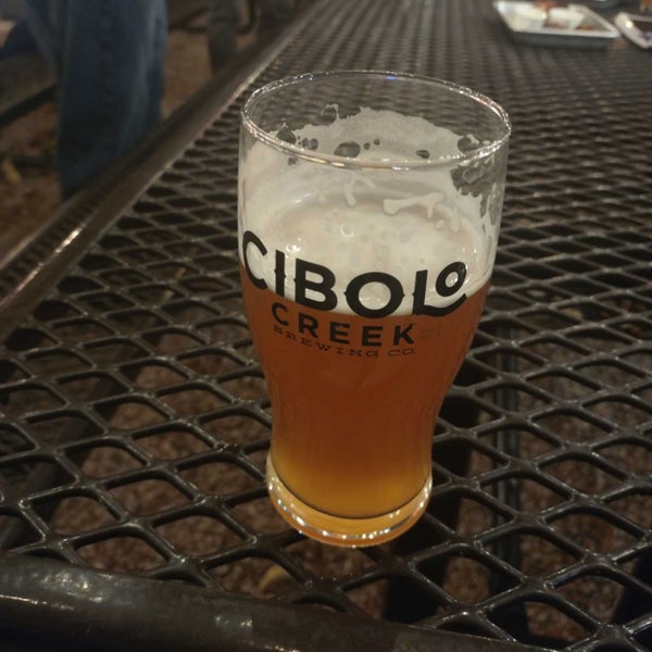 Снимок сделан в Cibolo Creek Brewing Co. пользователем Aaron M. 12/7/2021