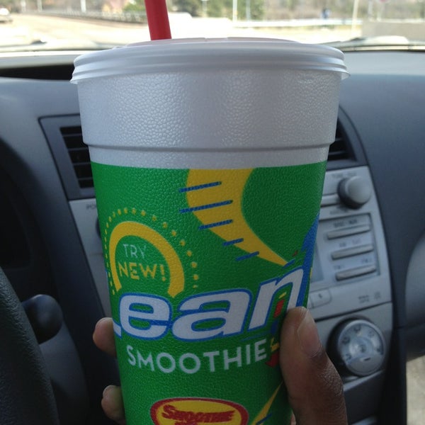 Photo taken at Smoothie King by Cametria T. on 2/2/2013