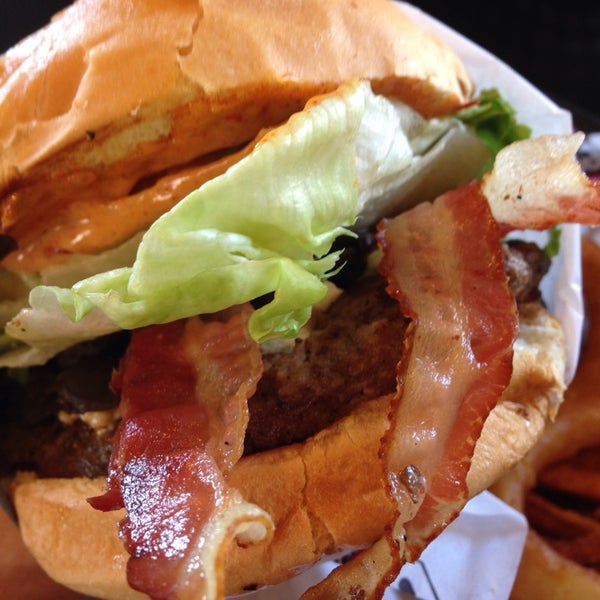 10/4/2013にKathleen S.がBetty Burgersで撮った写真