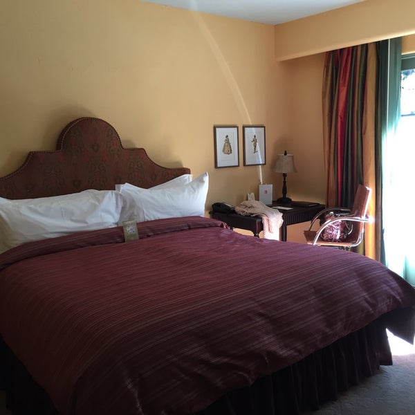 2/14/2015 tarihinde Kathleen S.ziyaretçi tarafından Hotel Los Gatos'de çekilen fotoğraf