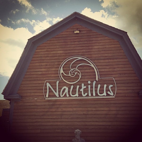 Снимок сделан в Nautilus Seafood &amp; Grill пользователем Jenifer O. 7/30/2013