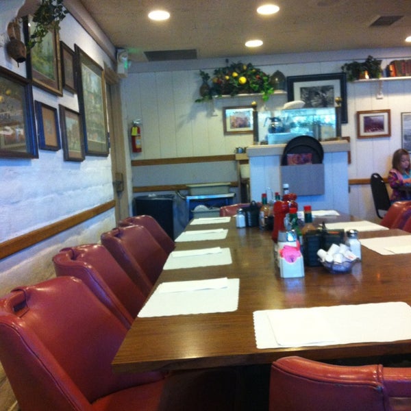 Foto tirada no(a) UJ&#39;s Restaurant por Prisczy D. em 1/27/2013