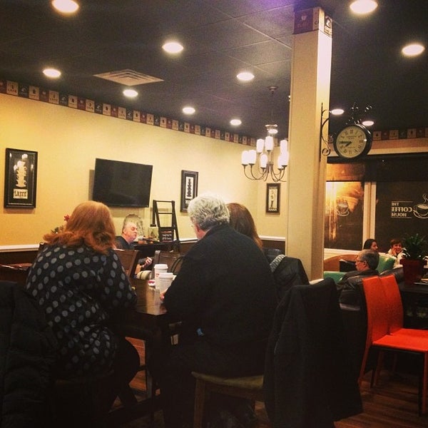 Снимок сделан в The Coffee House пользователем Ronald B. 12/30/2013