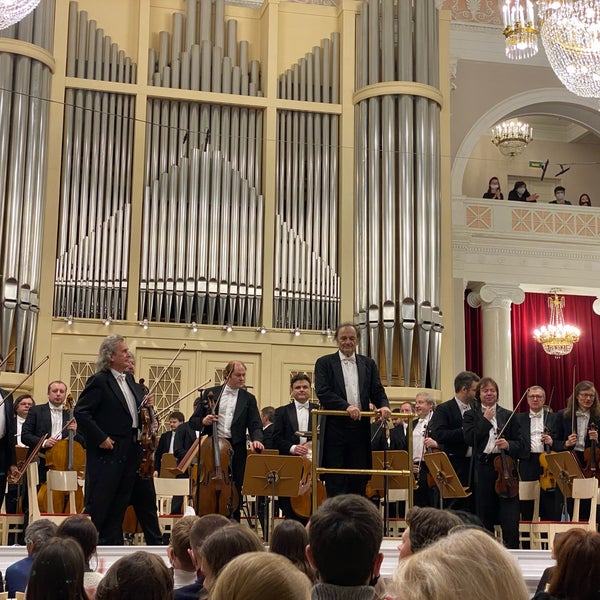 Foto scattata a Grand Hall of St Petersburg Philharmonia da Sweet H. il 10/24/2021
