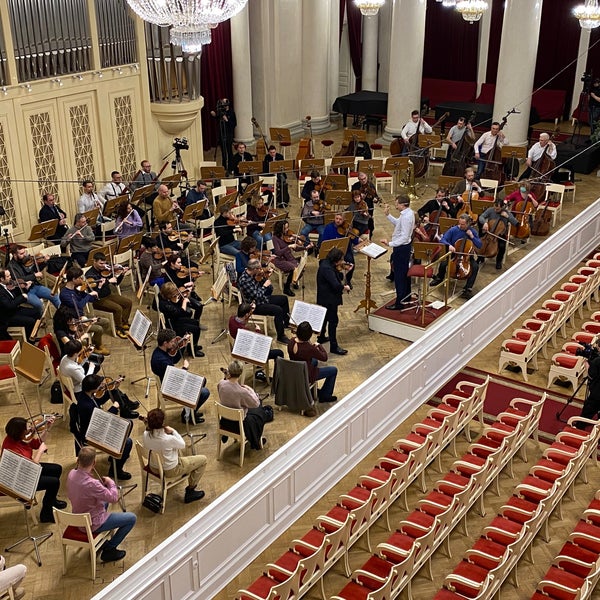 Foto diambil di Grand Hall of St Petersburg Philharmonia oleh Sweet H. pada 12/25/2021