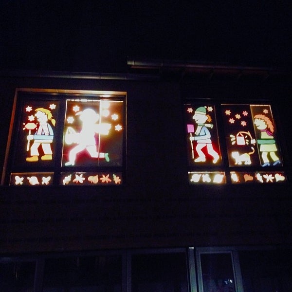 Fotos Bei Montessori Grundschule Pistorhof Allgemeines Hochschulgebaude In Cologne