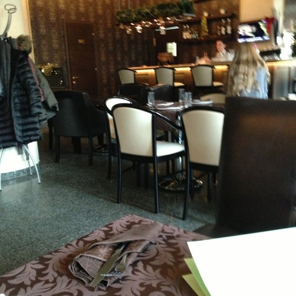 Foto tomada en Vinci Cafe  por Андрей Н. el 12/22/2012