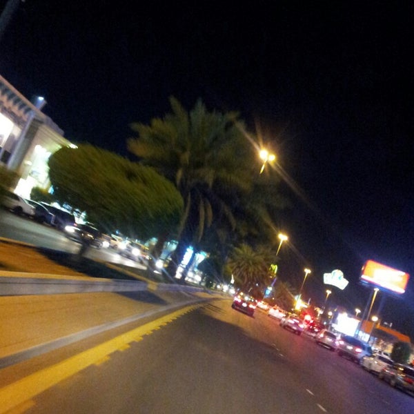 Photos At Sultana Street شارع سلطانة المدينة Al Madinah