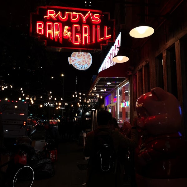 รูปภาพถ่ายที่ Rudy&#39;s Bar &amp; Grill โดย Olivier A. เมื่อ 10/24/2022