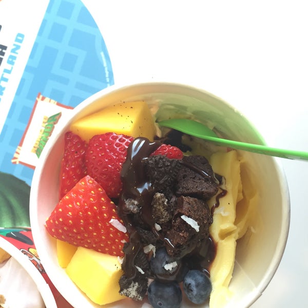 Yogurtland 8 tips from 151 visitors