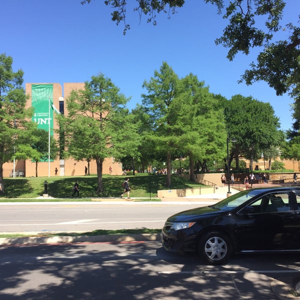 Photo taken at University of North Texas by Bóng Bay on 4/27/2016