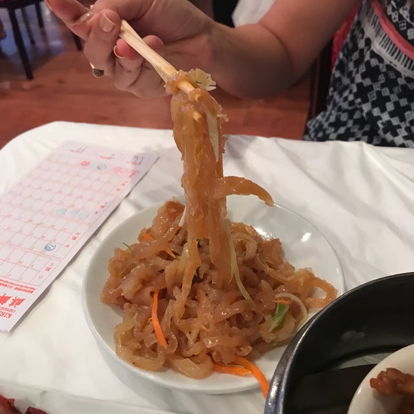 9/2/2017 tarihinde Bóng Bayziyaretçi tarafından Kirin Court Chinese Restaurant'de çekilen fotoğraf
