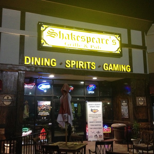 Foto diambil di Shakespeare&#39;s Grille &amp; Pub oleh Rob M. pada 10/8/2013