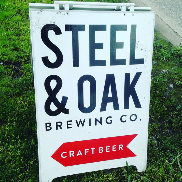 Foto tirada no(a) Steel &amp; Oak Brewing Co. por Connor T. em 4/18/2018
