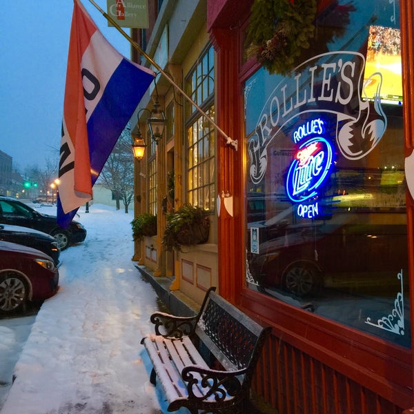 1/24/2015 tarihinde David R.ziyaretçi tarafından Rollie&#39;s Bar &amp; Grill'de çekilen fotoğraf