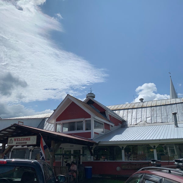 Photo taken at Cold Hollow Cider Mill by Brad S. on 5/26/2019