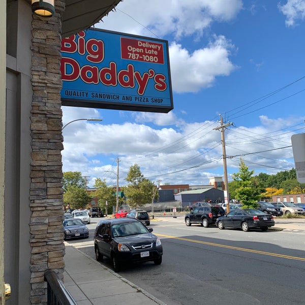 รูปภาพถ่ายที่ Big Daddy&#39;s Pizza &amp; Sub Shop โดย Brad S. เมื่อ 9/25/2019