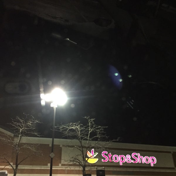 Foto tirada no(a) Stop &amp; Shop por Brad S. em 12/27/2017