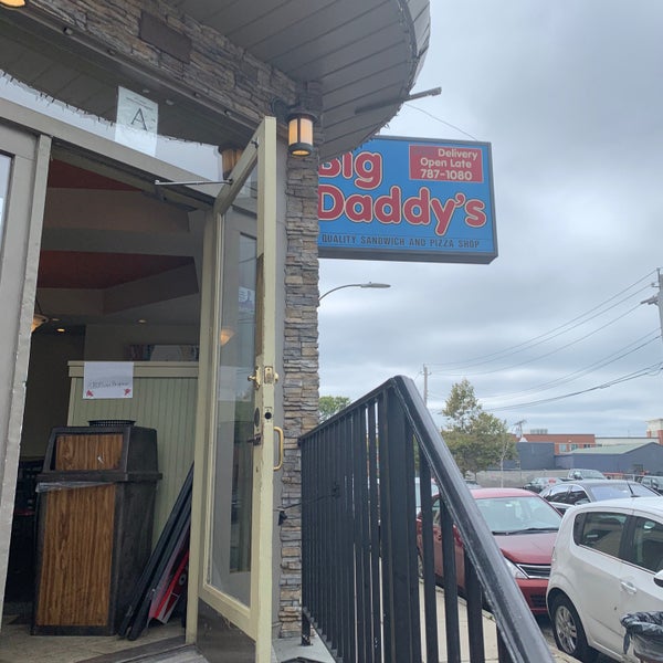 รูปภาพถ่ายที่ Big Daddy&#39;s Pizza &amp; Sub Shop โดย Brad S. เมื่อ 10/2/2019