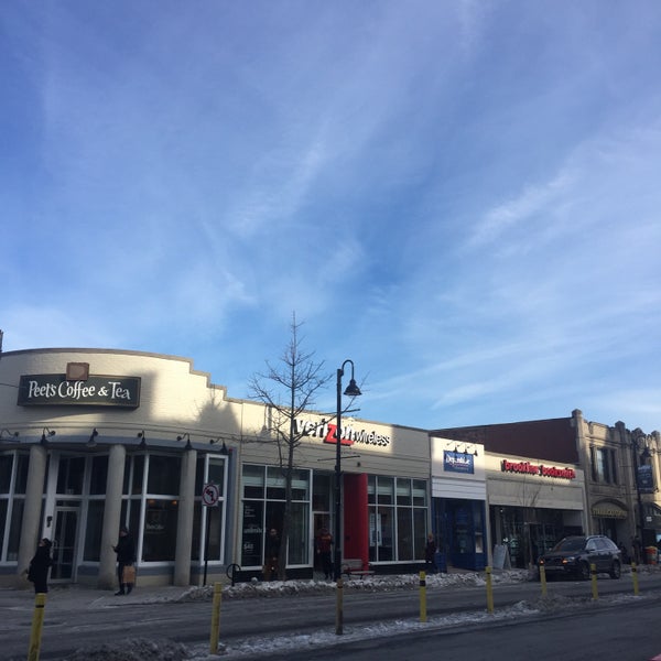 1/3/2018 tarihinde Brad S.ziyaretçi tarafından Brookline Booksmith'de çekilen fotoğraf