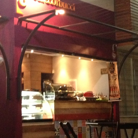 Снимок сделан в Café Corbucci пользователем Mallu F. 11/10/2012