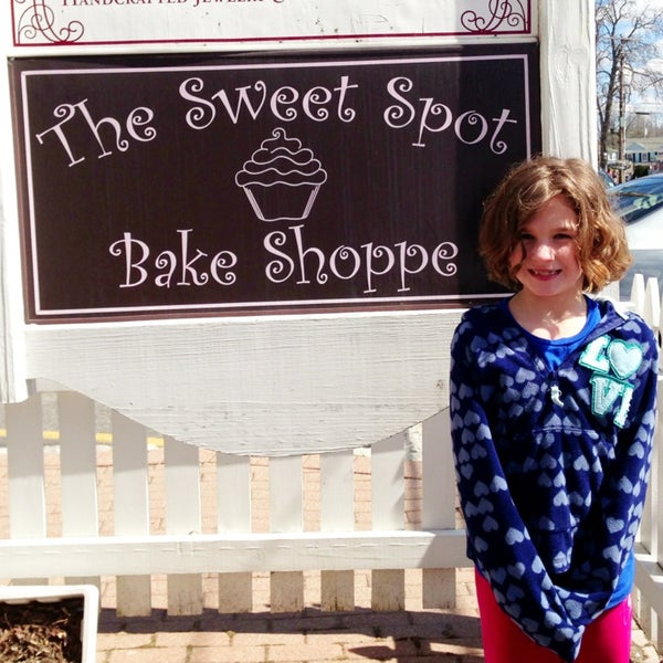 3/29/2013에 Marigrace K.님이 The Sweet Spot Bake Shoppe에서 찍은 사진
