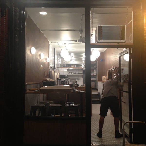 7/18/2013にEric F.がCourt Street Grocers Hero Shopで撮った写真