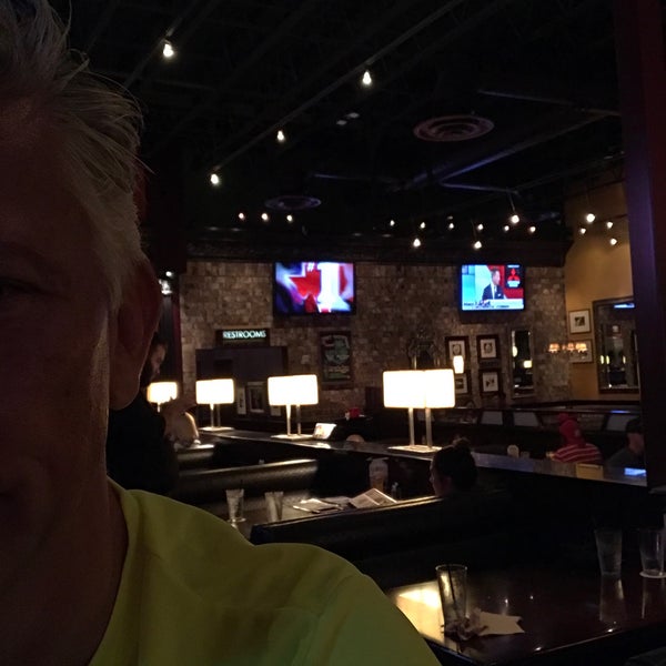 Photo taken at BJ&#39;s Restaurant &amp; Brewhouse by Andrew S. on 8/10/2017