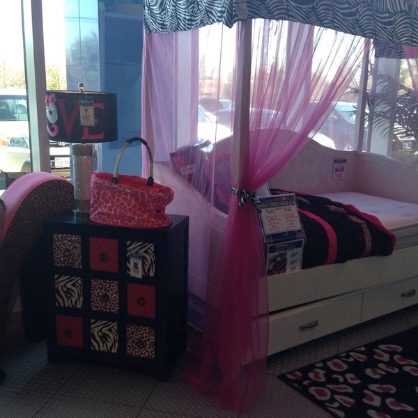 Rooms to go. Rooms to go