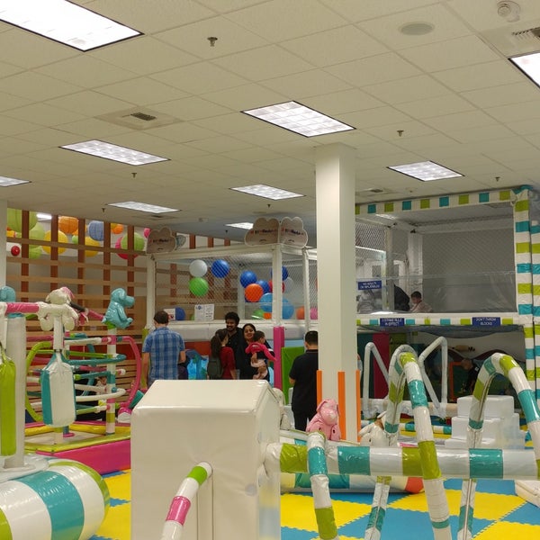 WiggleWorks kids at Crossroads Bellevue Crossroads Bellevue, WA