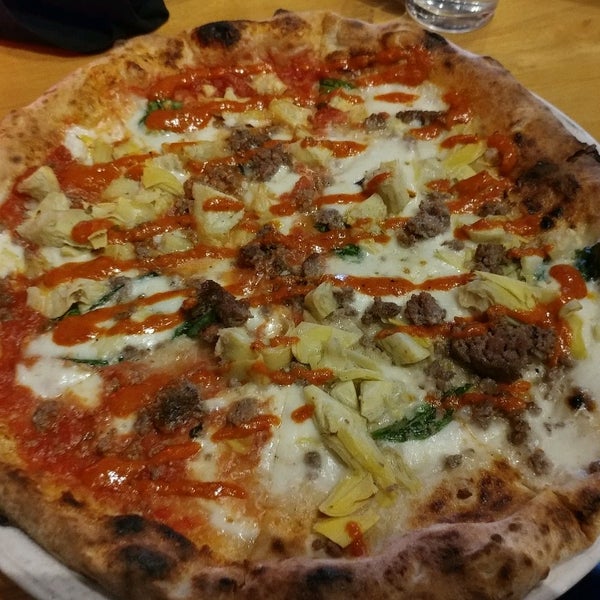 Снимок сделан в Tutta Bella Neapolitan Pizzeria пользователем MisterEastlake 5/15/2017