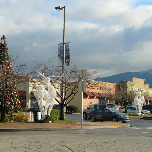 Photo taken at Issaquah Commons by MisterEastlake on 12/8/2019