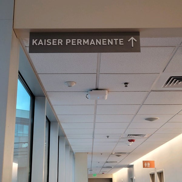 Walkway Connecting Overlake Hospital And Kaiser Permanente Bellevue, WA