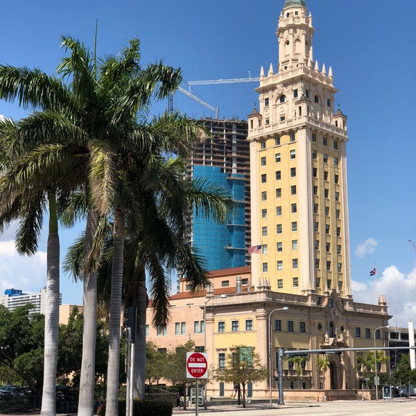 รูปภาพถ่ายที่ Miami Freedom Tower โดย Ross S. เมื่อ 2/27/2018