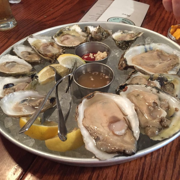 Photo taken at Hank&#39;s Oyster Bar by Ross S. on 6/30/2017