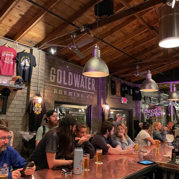 4/23/2022 tarihinde Ross S.ziyaretçi tarafından Goldwater Brewing Co.'de çekilen fotoğraf