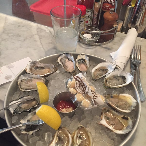 Photo taken at Hank&#39;s Oyster Bar by Ross S. on 9/5/2015