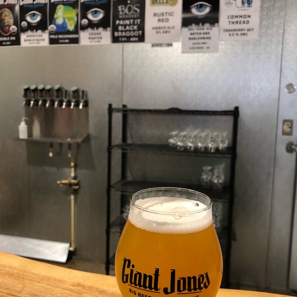 5/18/2019 tarihinde Ross S.ziyaretçi tarafından Giant Jones Brewing Company'de çekilen fotoğraf