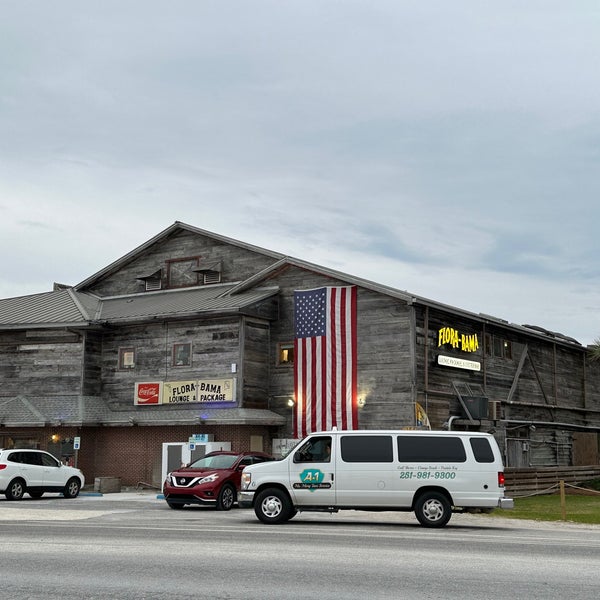 Foto tirada no(a) Flora-Bama Lounge, Package, and Oyster Bar por Ross S. em 3/21/2024