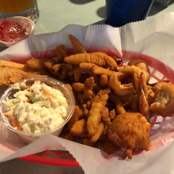 Photo taken at The Great Machipongo Clam Shack by Ross S. on 5/20/2019