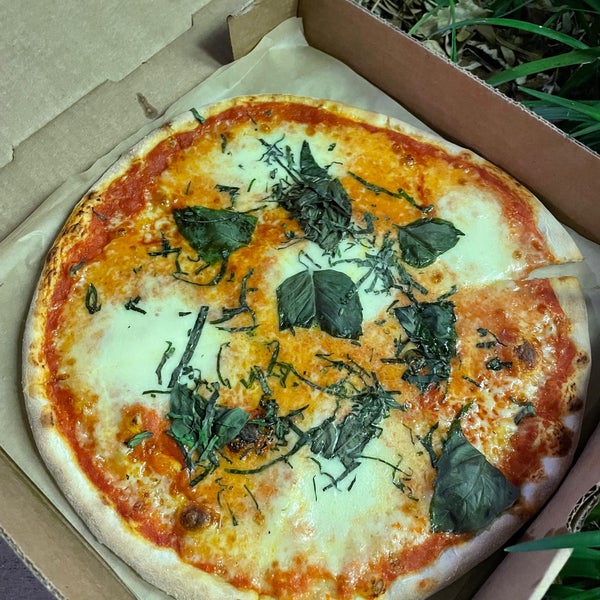 2/24/2022 tarihinde Ross S.ziyaretçi tarafından Mister O1 Extraordinary Pizza'de çekilen fotoğraf
