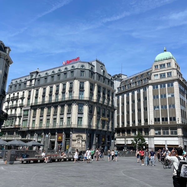 Foto diambil di Brussels Marriott Hotel Grand Place oleh Ross S. pada 7/17/2022