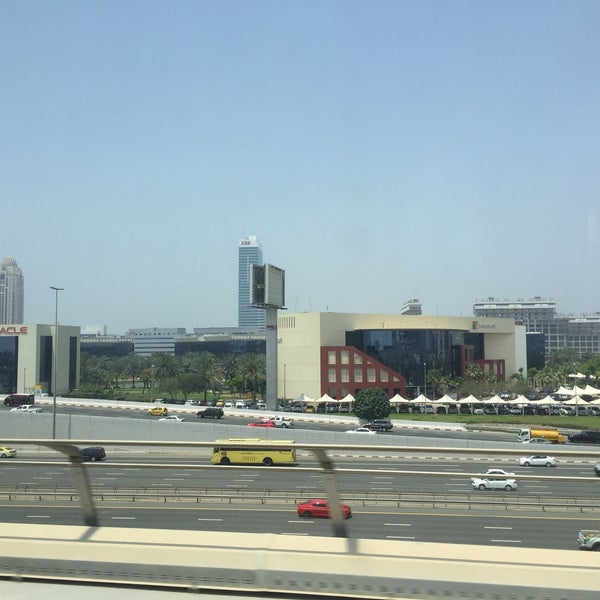 4/18/2017 tarihinde Ross S.ziyaretçi tarafından Dubai Internet City'de çekilen fotoğraf