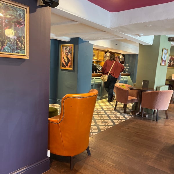 Queen and Castle Pub in Kenilworth