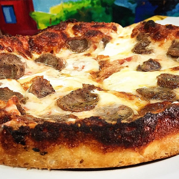 Снимок сделан в Matthew&#39;s Pizza пользователем Brian S. 2/15/2015