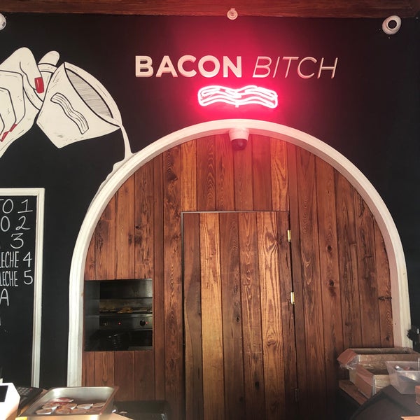 รูปภาพถ่ายที่ BaconBitch โดย Leah M. เมื่อ 5/15/2019