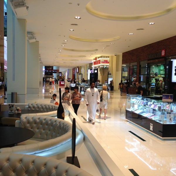 Photo taken at The Dubai Mall by Ricard R. on 5/12/2013